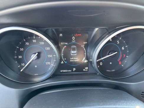 Used 2018 Jaguar F-PACE Prestige image 18