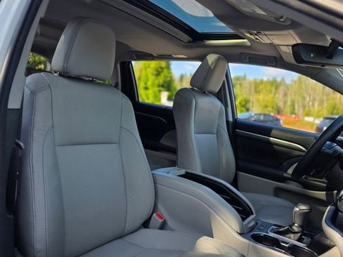 Used 2018 Toyota Highlander Limited image 29
