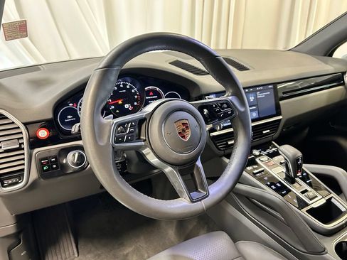 Certified 2020 Porsche Cayenne AWD/4WD image 4