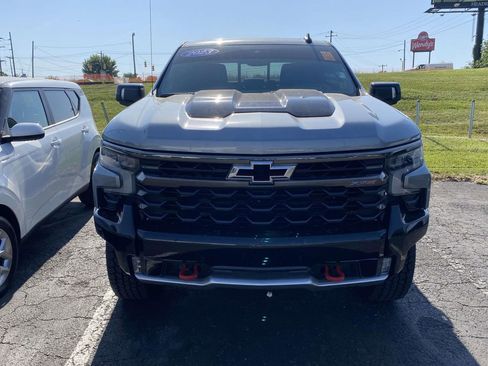 Used 2023 Chevrolet Silverado 1500 ZR2 w/ Technology Package AWD/4WD image 2