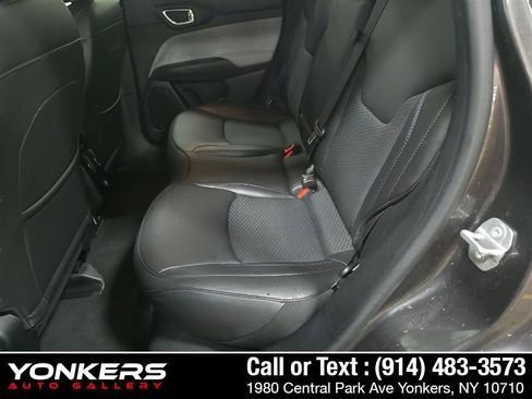 Used 2022 Jeep Compass Latitude AWD/4WD image 10