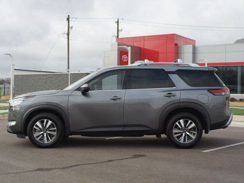 Used 2024 Nissan Pathfinder SL image 13