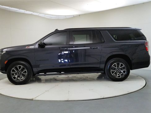 Used 2022 Chevrolet Suburban Z71 w/ Luxury Package image 4