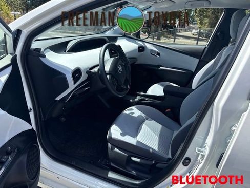 Used 2020 Toyota Prius Prime LE FWD image 7
