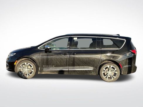 New 2026 Chrysler Pacifica Pinnacle w/ Trailer Tow Group image 9