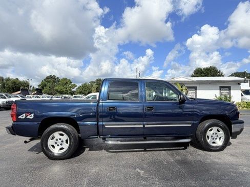 Used 2006 Chevrolet Silverado 1500 LT w/ Onstar Plus Package AWD/4WD image 5