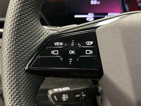 Used 2025 Audi SQ6 e-tron Prestige w/ 21" Black Optic Wheel Package image 25