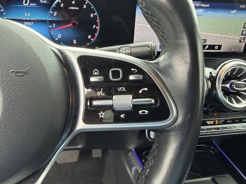 Used 2022 Mercedes-Benz GLB 250 4MATIC image 23