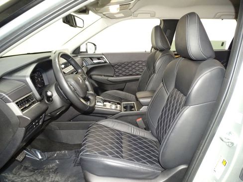 Used 2023 Mitsubishi Outlander SEL image 11