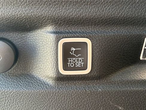 Used 2022 Jeep Grand Cherokee L Limited image 10