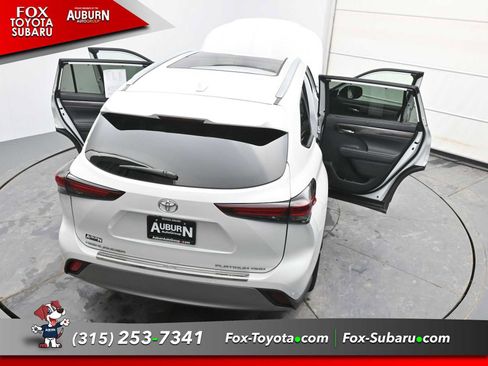 Used 2024 Toyota Highlander Platinum image 26