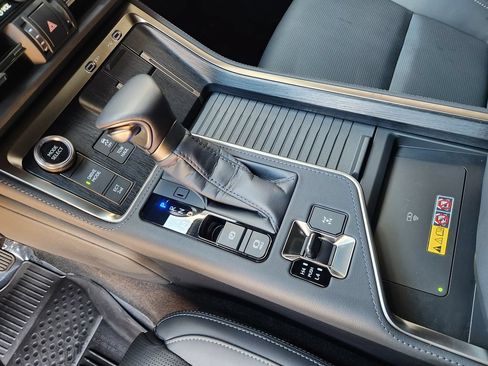 Used 2025 Lexus GX 550 w/ Accessory Package (2T) AWD/4WD image 19