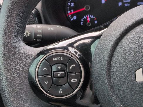 Used 2022 Kia Soul S FWD image 25