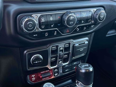 Used 2021 Jeep Wrangler Unlimited Rubicon AWD/4WD image 10