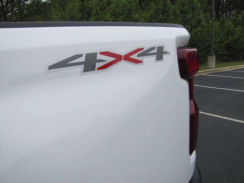 Used 2024 Chevrolet Silverado 2500 LTZ AWD/4WD image 30