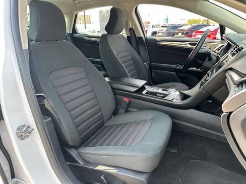 Used 2018 Ford Fusion SE w/ Fusion SE Technology Package FWD image 10