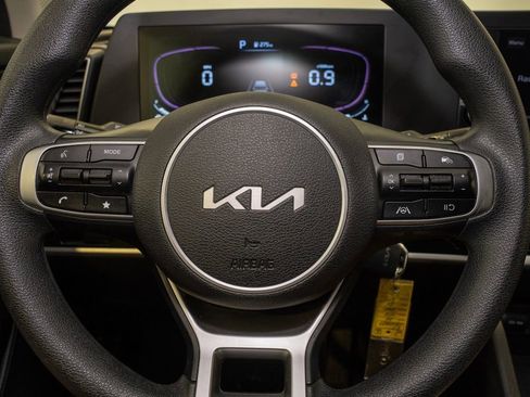 Used 2024 Kia Sportage LX image 17