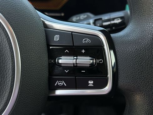Used 2025 Kia Sorento LX FWD image 23
