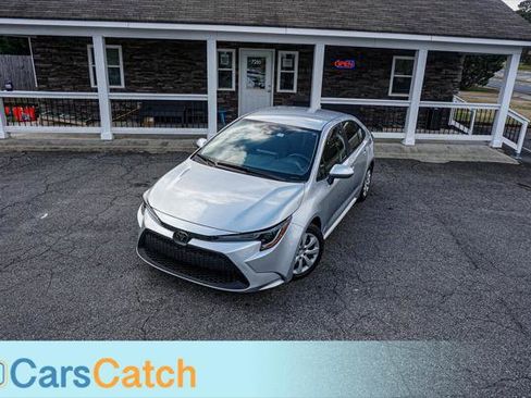 Used 2020 Toyota Corolla LE image 3