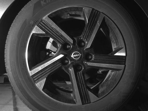Used 2025 Nissan Sentra SV FWD image 18