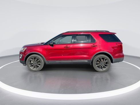 Used 2017 Ford Explorer XLT w/ Equipment Group 202A FWD image 6