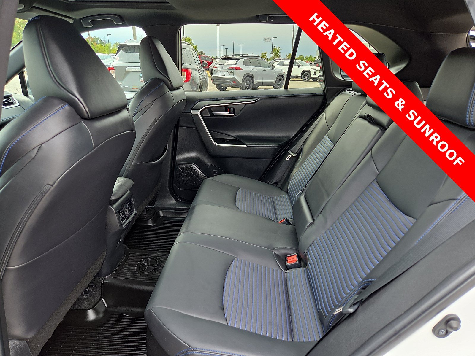 Used 2022 Toyota RAV4 XSE AWD/4WD image 10
