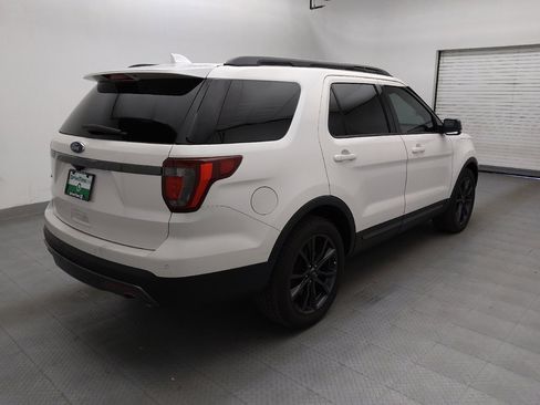 Used 2017 Ford Explorer XLT w/ Equipment Group 202A FWD image 9