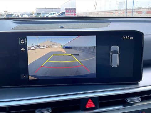 Used 2025 Kia Sorento S image 21