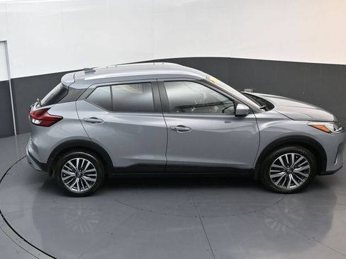 Used 2024 Nissan Kicks SV FWD image 15