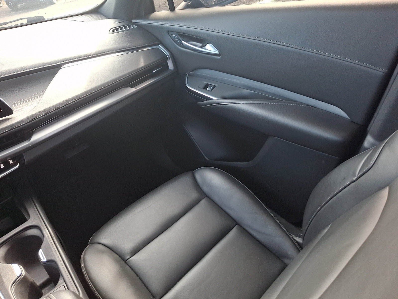 Used 2024 Cadillac XT4 Premium Luxury AWD/4WD image 12