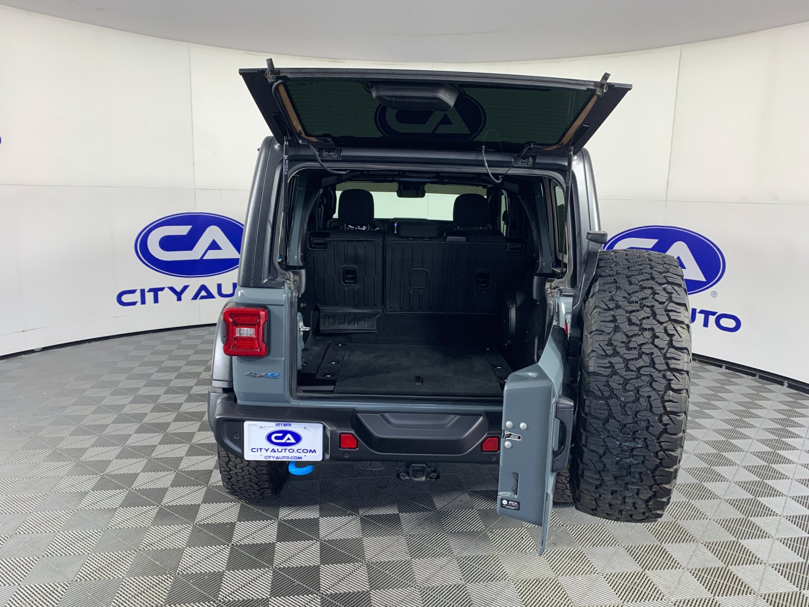 Used 2024 Jeep Wrangler Unlimited Rubicon 4xe w/ Technology Group AWD/4WD image 35