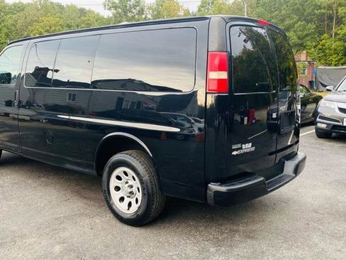 Used 2010 Chevrolet Express 1500 image 5