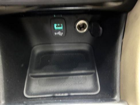 Used 2011 Chrysler 200 Limited image 16