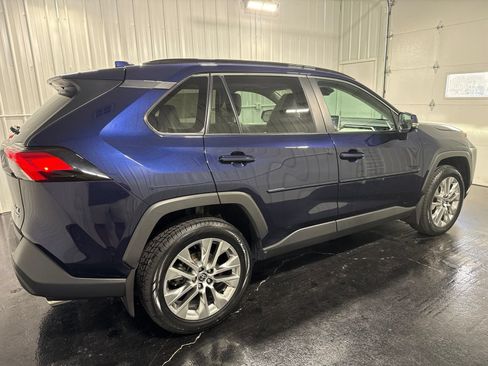 Used 2021 Toyota RAV4 XLE Premium AWD/4WD image 5