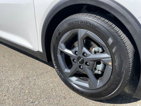 Used 2025 Kia K4 LXS image 30