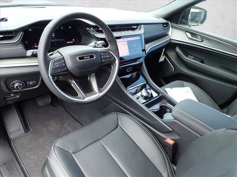 New 2026 Jeep Grand Cherokee L Limited AWD/4WD image 12