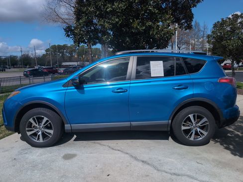Used 2018 Toyota RAV4 XLE image 7