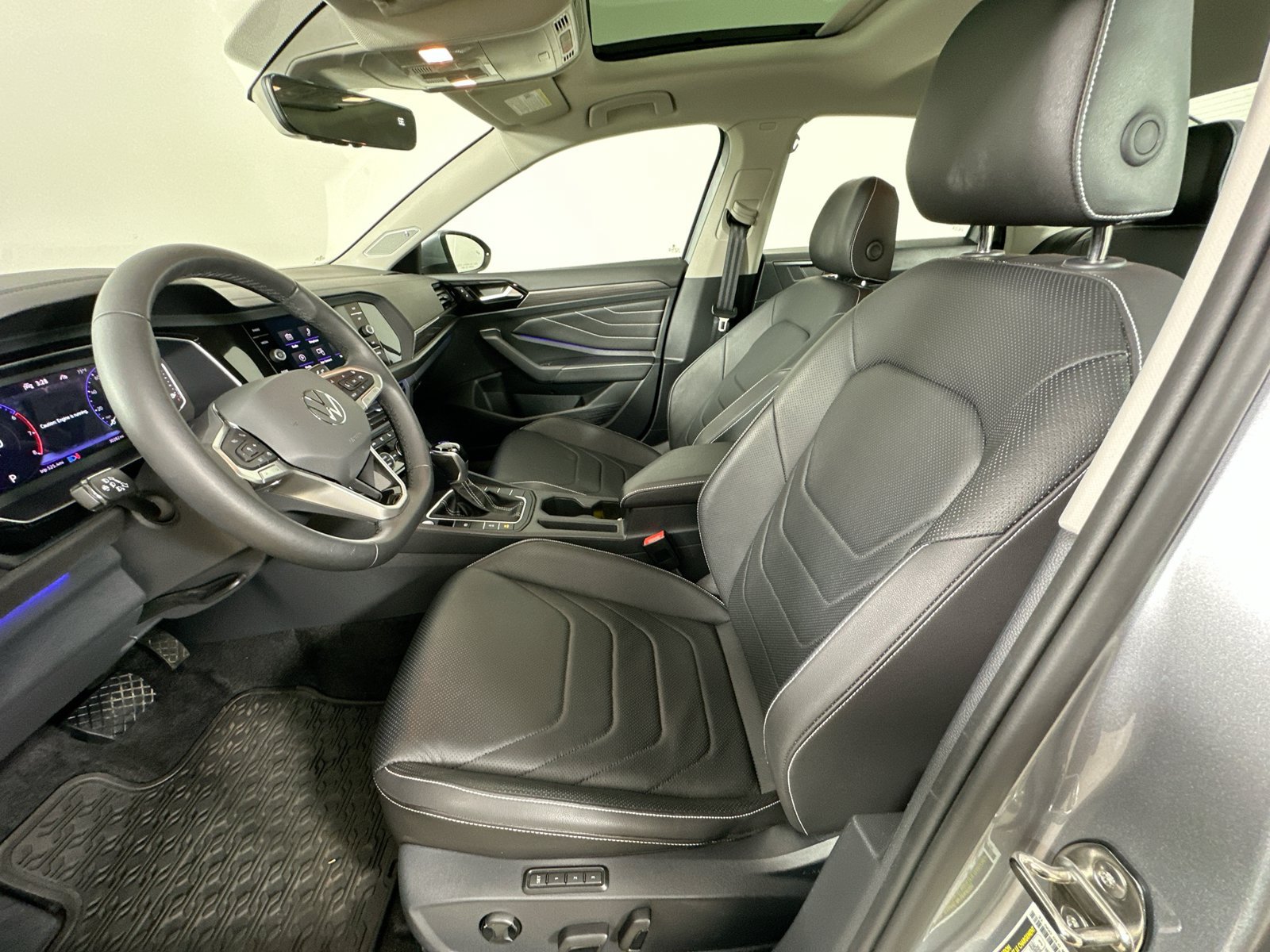 Certified 2024 Volkswagen Jetta SEL FWD image 32