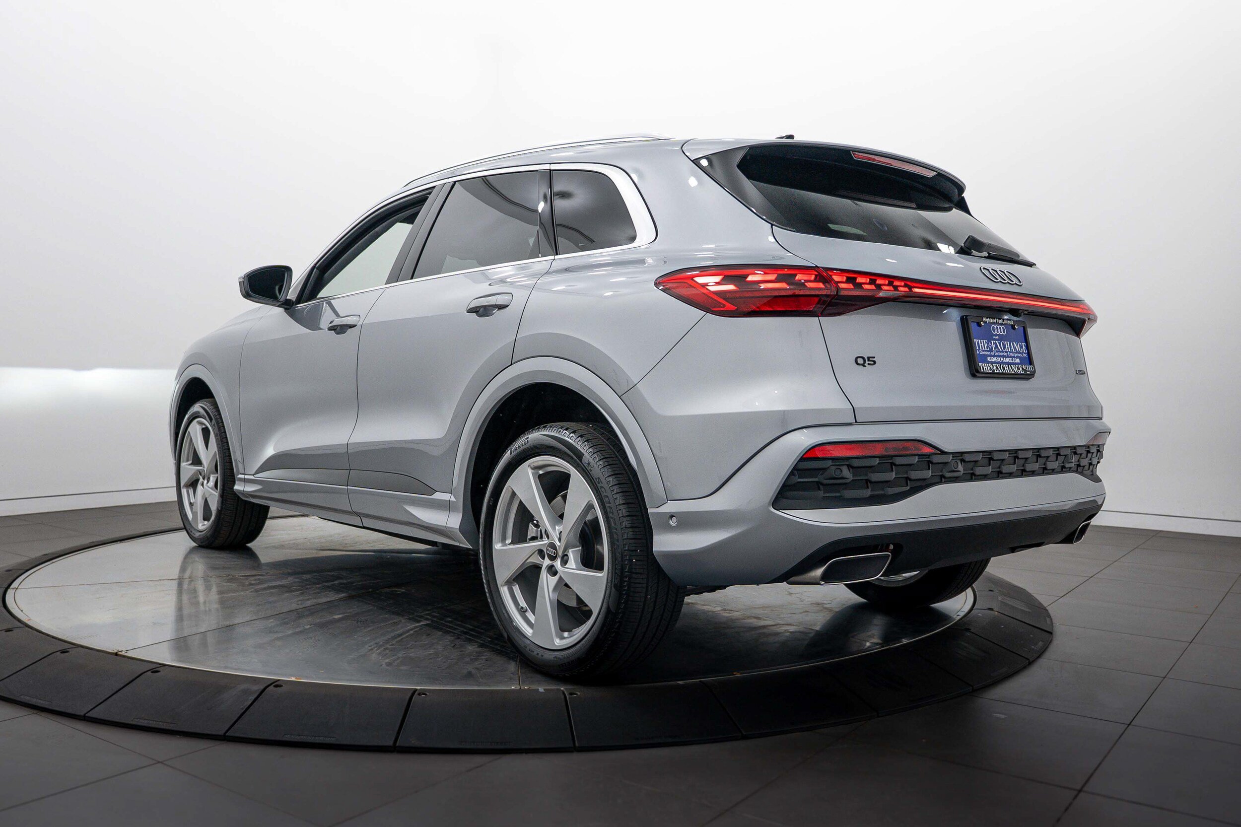 Used 2025 Audi Q5 Premium Plus AWD/4WD image 5