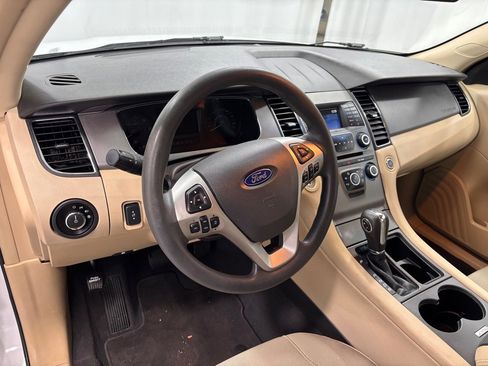 Used 2018 Ford Taurus SE image 9