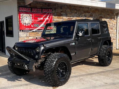 Used 2014 Jeep Wrangler Unlimited Rubicon w/ Connectivity Group image 2