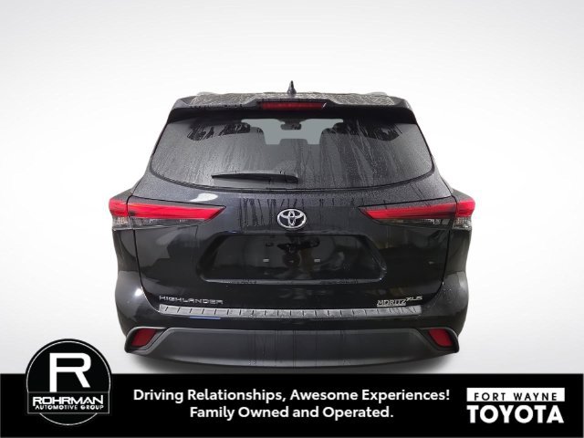 Used 2022 Toyota Highlander XLE FWD image 8