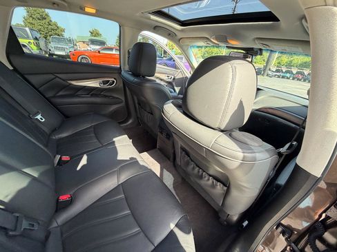 Used 2015 INFINITI Q70 3.7 w/ Deluxe Touring Package AWD/4WD image 38