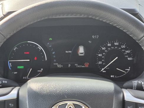 Used 2026 Toyota Sienna XLE FWD image 16