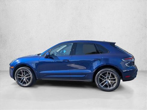 Certified 2025 Porsche Macan image 2
