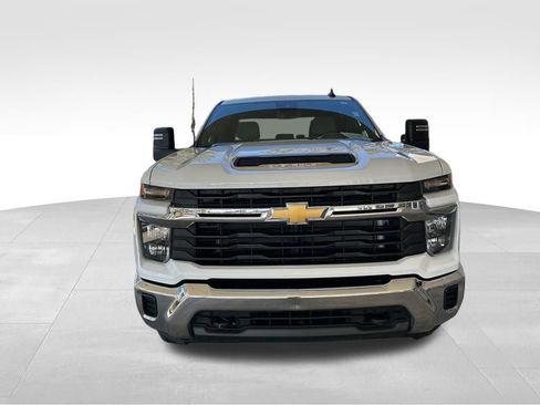 Used 2024 Chevrolet Silverado 2500 LT image 11