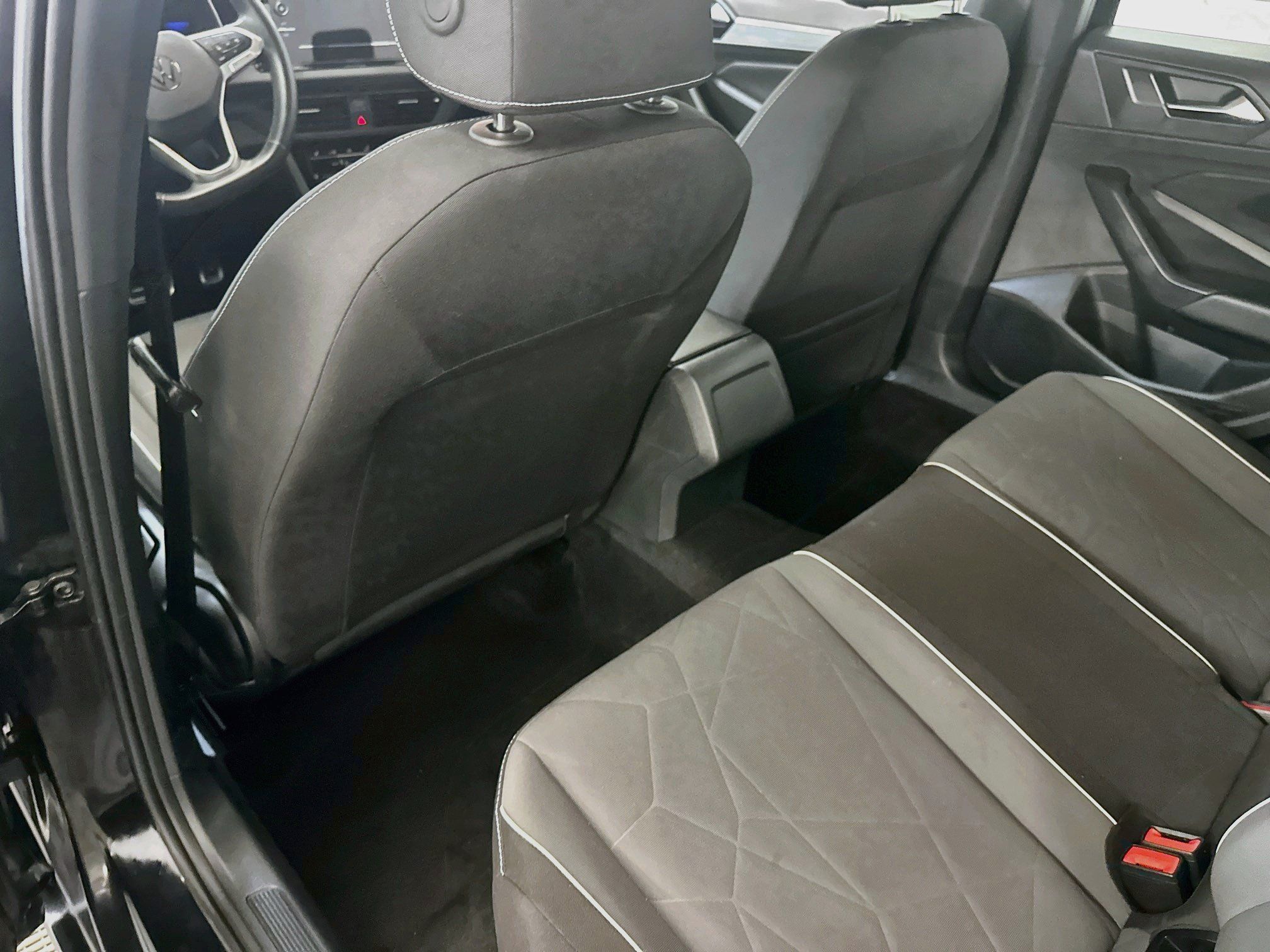 Used 2025 Volkswagen Jetta Sport FWD image 27
