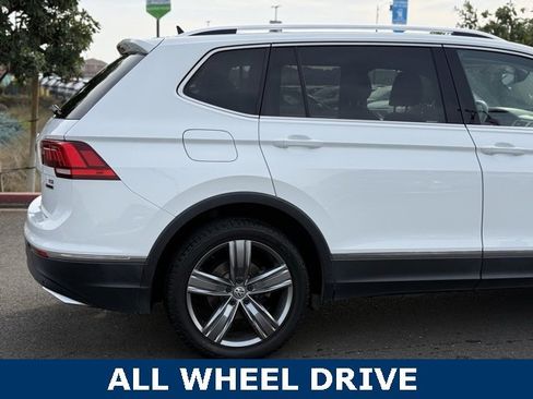 Used 2018 Volkswagen Tiguan SEL Premium image 18