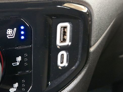 Used 2025 Chevrolet Silverado 2500 ZR2 w/ Technology Package image 20