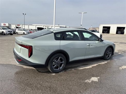 New 2026 Kia K4 LXS image 2